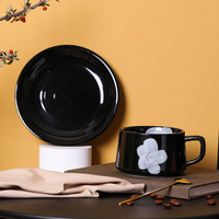 Tasse à café Ins en gros tasse à thé avec cuillère tasse en porcelaine atmosphérique rétro tasse en céramique avec poignée et soucoupe ensemble pour le ménage