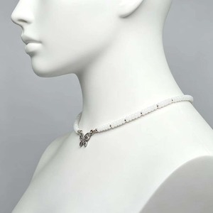 Nuova Collana Girocollo con Perle Finte Unisex, Catene Placcate Oro con Ciondoli a Farfalla, Gioielli in Stile Punk - Product Image 4