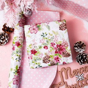 Papel de Regalo con Diseño Floral y de Piñas, Papel de Arte de Doble Cara para Envolver Regalos Navideños, Ecológico - Product Image 1