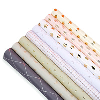Feuille de papier d'emballage cadeau en feuille métallique de luxe avec hexagramme de coeur de trèfle à quatre feuilles imprimé