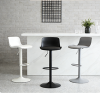 Tabouret de bar moderne en PU avec coussin, structure en plastique, chaise haute pivotante et réglable pour comptoir de cuisine (vente en gros)