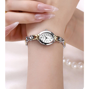 Exquisito reloj de cuarzo impermeable, pequeño y elegante para mujer, un reloj único y distintivo. - Product Image 5