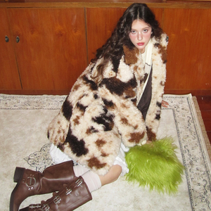 Manteau long en fausse fourrure Teddy de luxe multicolore à boutons, chaud pour l'hiver, pour femmes - Product Image 2