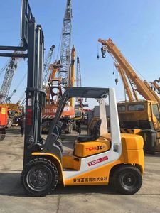 Montacargas de Segunda Mano Modelo FD30, Mástil de Dos Etapas, Neumáticos Neumáticos, Montacargas TCM de 3 Toneladas para Almacén, Motor Isuzu Importado de Japón - Product Image 2