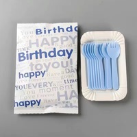 Ensemble de vaisselle jetable biodégradable pour gâteau d'anniversaire, comprenant fourchettes à quatre dents, assiettes, bougies et cuillères à dessert, bleu, avec emballage Alphabet