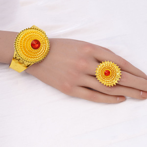 Позолоченный 24-каратным золотом ювелирный набор из сплава в ближневосточном стиле (Дубай): колье, серьги, кольцо, браслет, заколка для волос. Аксессуары для свадьбы и вечеринок, подарок. - Product Image 3