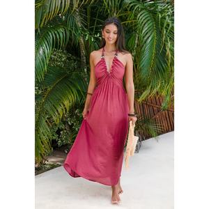 Vestido largo rojo con cuentas, cuello halter y espalda descubierta, estilo elegante para banquetes - Product Image 3