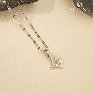 Collana con <span class=keywords><strong>Quadrifoglio</strong></span> in Acciaio Inossidabile Placcato Oro 14K, Zirconi Brillanti, Gioiello di Tendenza per Cene Eleganti - Product Image 3