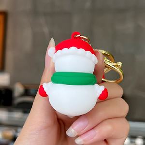 Entrega en 7 Días, Llavero de PVC Suave con Diseño Navideño 3D, para Mujeres y Niñas - Product Image 4