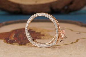 Anillo Redondo Elegante para el Dedo Anímero con Engaste Abierto, Anillo de Diamantes Hecho a Mano, Joyería Brillante con Diseño Atemporal - Product Image 6