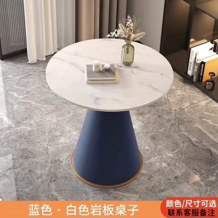 Azul, 70 cm de alto, escritorio de 60 cm.