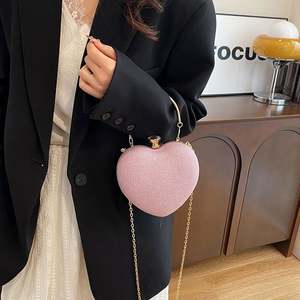 Venta al por mayor de fábrica 2025: Bolsos de banquete con cadena de diseño ligero y elegante para mujer, carteras de diseño para mujer, bolsos de mano con diamantes de imitación para mujer, bolsos cruzados. - Product Image 2