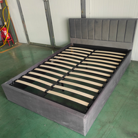 Lit moderne capitonné en velours avec coffre de rangement, disponible en tailles double, queen et king