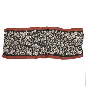 Sciarpa Premium Personalizzata 130x130 in Misto Seta-Lana, Bandana in Lana, Elegante Accessorio Femminile, Sciarpa alla Moda con Frange per Personalizzazione - Product Image 5