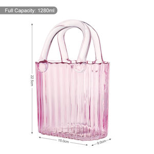 แจกันแก้วสีชมพูทรงกระเป๋าถือ ดีไซน์หรูหรา สวยงาม พร้อมลายเส้นแนวตั้ง เหมาะสำหรับตกแต่งบ้านสมัยใหม่ ห้องนั่งเล่น และโต๊ะอาหาร - Product Image 6