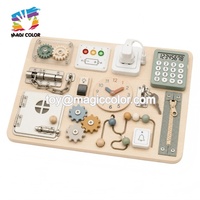 Tableau d'activités Montessori en bois en forme de maison avec machine à laver, engrenages, loquets, perles coulissantes et fermetures éclair – Jouet sensoriel W12L020