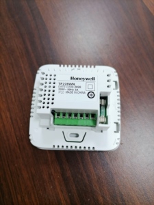 <span class=keywords><strong>Thermostat</strong></span> numérique <span class=keywords><strong>Honeywell</strong></span> TF228WN 2 tuyaux Refroidissement uniquement/Chauffage uniquement/Commutateur <span class=keywords><strong>manuel</strong></span> - Product Image 3