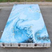 Panneau mural anti-rayures, durable et brillant, aux styles artistiques variés en pierre, bleu clair frais avec des taches dorées, pour projets commerciaux