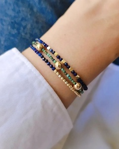 Bracelet pour femme en acier inoxydable plaqué or 18 carats avec perles espacées en pierre de lapis-lazuli vert facetté et perles brillantes mélangées – Cadeau naturel - Product Image 1
