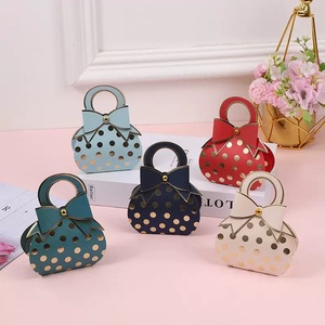 Sáng Tạo Kẹo Hộp Quà Tặng Đám Cưới <span class=keywords><strong>Polka</strong></span> <span class=keywords><strong>Dot</strong></span> In Mini Túi Xách Hộp Giấy Với Bow Trang Trí - Product Image 1