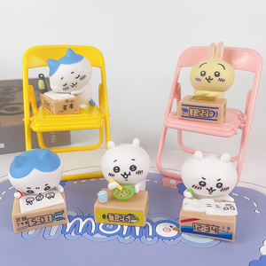 Venta al por mayor Chiikawa autodespreciable oso estatuilla: Chiikawa reloj, Decoración <span class=keywords><strong>de</strong></span> Pastel <span class=keywords><strong>de</strong></span> escritorio, Usagi cápsula juguete Hachi <span class=keywords><strong>desesperación</strong></span> estatuilla - Product Image 3