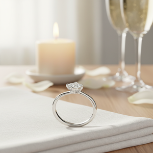 Bague de fiançailles élégante en diamant taille princesse avec sertissage à griffes en or blanc - Collection étincelante - Product Image 3