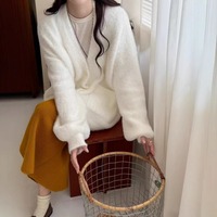 2026 Neuer Winter Großhandel Langer Kunstpelz-Strickcardigan für Damen V-Ausschnitt Übergroß Einreihig Knöpfe Aufgesetzte Taschen Creme Flauschig Gemütlich
