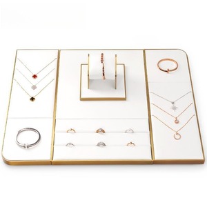 อุปกรณ์จัดแสดงเครื่องประดับโลหะแบบกำหนดเอง ขาตั้งโชว์เครื่องประดับหรูหรา ขาตั้งโชว์สร้อยคอ แหวน กำไลข้อมือ - Product Image 1