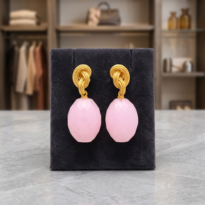 Aros Étnicos Hindúes de Latón con Baño de Oro de 18k y Gemas Rosas Intensas - Product Image 3
