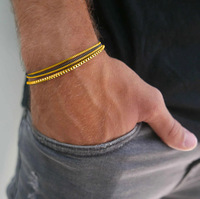 Un bracelet en acier inoxydable populaire pour les hommes, accessoires de bijoux en Europe et en Amérique, avec un style simple et tendance