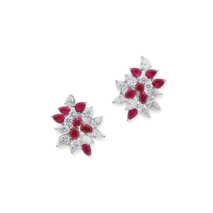 Orecchini a Perno Floreali, Orecchini a Fiore in Stile Coreano, Gioielli Leggeri e di Lusso per Ogni Giorno - Product Image 1