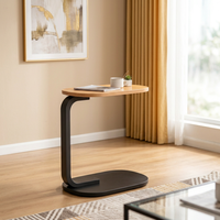 Petite table d'appoint ronde dans le salon, table basse près du canapé sur le balcon, table de chevet dans la chambre