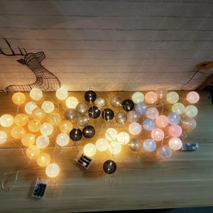 Lanterne de boule de coton colorée de guirlande lumineuse de décoration d'intérieur de Noël de LED romantique avec l'estimation IP44 pour l'atmosphère de chambre à coucher - Product Image 1