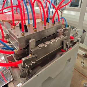 Ligne <span class=keywords><strong>de</strong></span> production d'extrusion <span class=keywords><strong>de</strong></span> panneaux muraux en <span class=keywords><strong>PVC</strong></span>, machine <span class=keywords><strong>de</strong></span> fabrication <span class=keywords><strong>de</strong></span> panneaux <span class=keywords><strong>de</strong></span> bardage en vinyle <span class=keywords><strong>PVC</strong></span> - Product Image 4