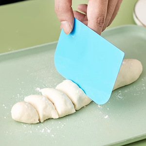 Cake Butter Scraper 3-Piece Set Plastic Non-Toxic Multi Functional Cake Tools - Product Image 3