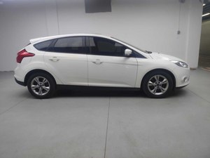 Venta al por mayor Usado 2015 Ford Focus SUV Moda 1.6L Dirección automática a la derecha FWD Drive <span class=keywords><strong>Caja</strong></span> <span class=keywords><strong>de</strong></span> cambios manual Color interior oscuro - Product Image 3