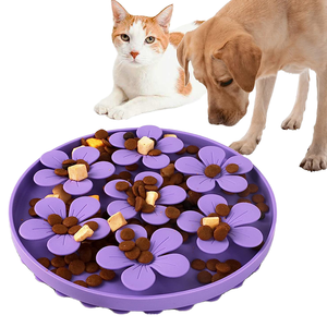 Tapis d'alimentation lente pour animaux de compagnie, rond, en silicone durable, nouveau design, avec ventouse antidérapante sur le dessus, pour aliments secs et humides - Product Image 1