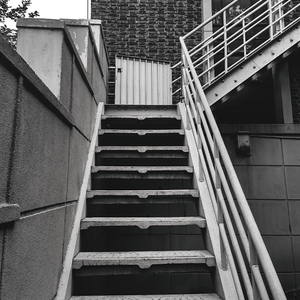 <span class=keywords><strong>Escalier</strong></span> en acier au carbone industriel résistant aux intempéries avec main courante sécurisée pour villa, complexe hôtelier et usine industrielle - Product Image 6