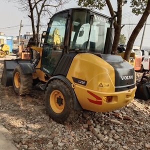 รถตักล้อยางขนาดเล็ก Volvo L20F มือสองจากสวีเดน - อุปกรณ์ขนย้ายวัสดุประสิทธิภาพสูง - Product Image 1
