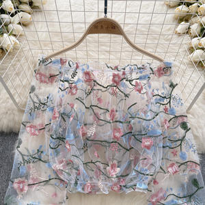 Camicetta da donna Casual estiva <span class=keywords><strong>monospalla</strong></span> floreale ricamata in Mesh <span class=keywords><strong>camicia</strong></span> a maniche corte a sbuffo lunga in pizzo lungo ampia a maniche lunghe - Product Image 3