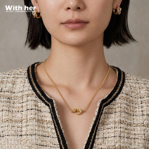 Collana con Ciondolo a Nodo d'Amore Minimalista Withher, in Acciaio Inossidabile Placcato Oro, Delicata Collana da Donna per Uso Quotidiano, Vendita all'Ingrosso - Product Image 3