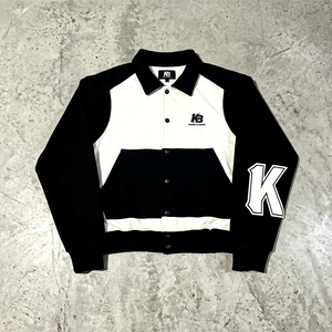 เสื้อสเวตเตอร์มีฮู้ดผู้ชาย สีดำขาว พิมพ์ตัวอักษร K ทรงปกติ สวมใส่สบาย ฤดูใบไม้ร่วง ผ้าฝ้ายเฟรนช์เทอร์รี่ - Product Image 1
