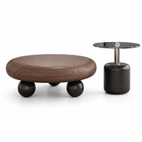Table basse ronde moderne en bois grainé avec pieds sphériques pour salon, appartement, hôtel, espace intérieur