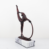 Sculpture en métal bronze rouge avec base en marbre, statue de gymnaste danseuse de luxe, objets décoratifs de bureau, ornement pour la maison et le bureau