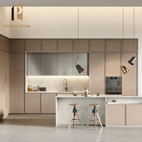 Ensemble de meubles de cuisine sur mesure, design harmonieux, style moderne, meubles de cuisine complets