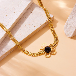 Floral Openwork Gold Plated Zinc Alloy Chain Necklace With Pearl And Black Stone For Gift - Product Image 2