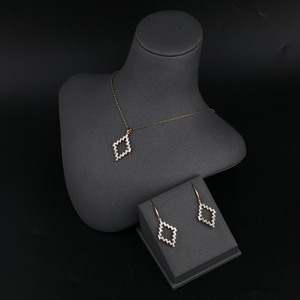 Conjuntos de pendientes y collares con colgante geométrico de circón a la moda para mujer, conjuntos de joyería baratos chapados en oro al por mayor - Product Image 2