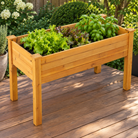 Grandes jardinières carrées surélevées en bois pour l'extérieur, pour usage domestique, design classique, pour fleurs, légumes et herbes.