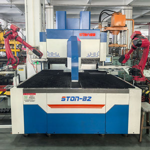 Machine à cintrer CNC cintreuse de panneaux de tôle avec robot - Product Image 3