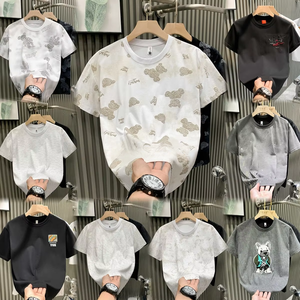 T-shirt da uomo all'ingrosso in cotone 220gsm a manica corta con logo in rilievo, collo semplice, tessuto morbido, 100% cotone, prezzo scontato - Product Image 5